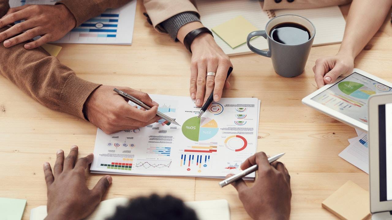 How to know whether to invest in SEO consultancy or a retainer model